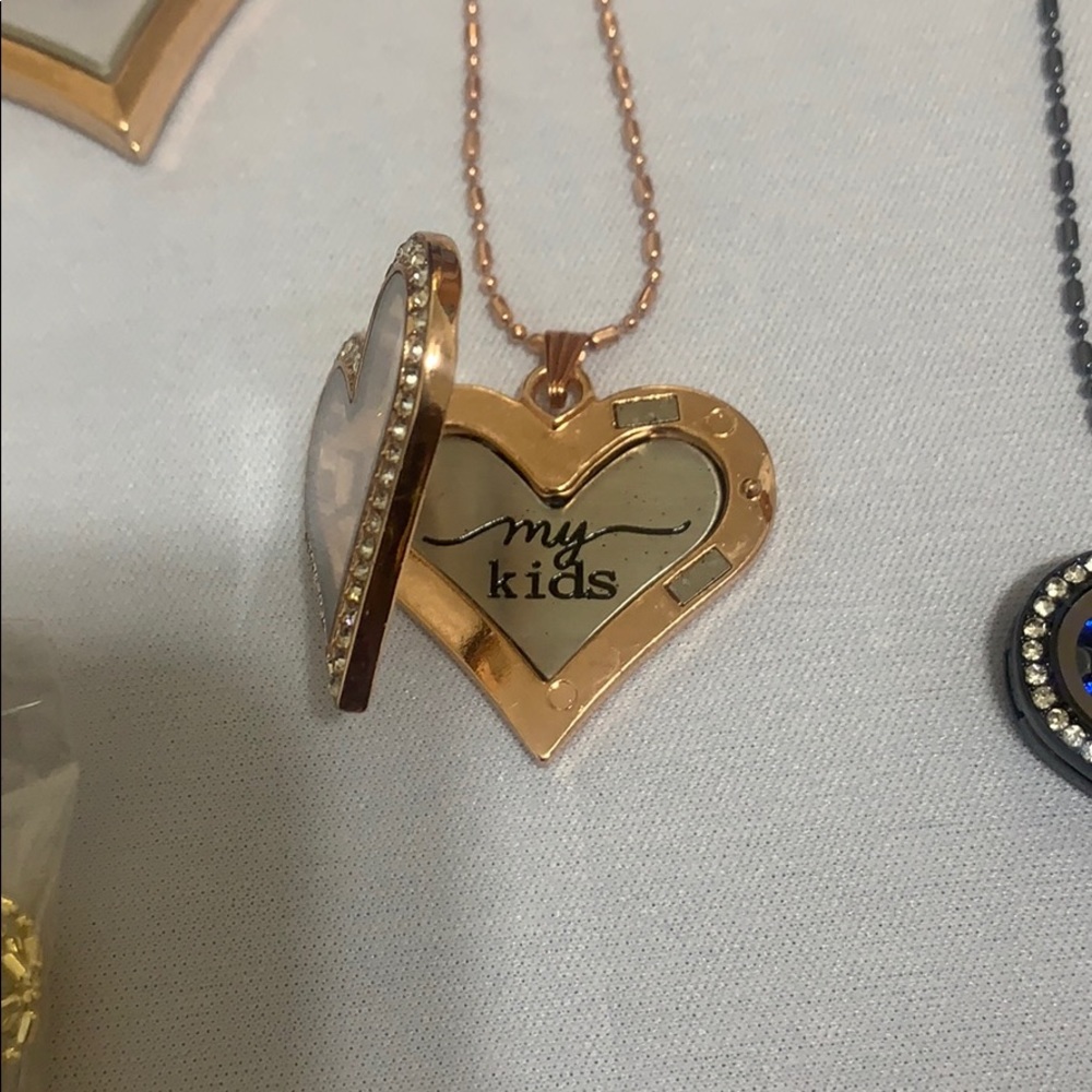 Floating Necklace - Picture 6 of 16